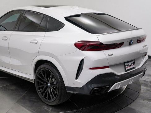 Used 2022 BMW X6 M50i image 10