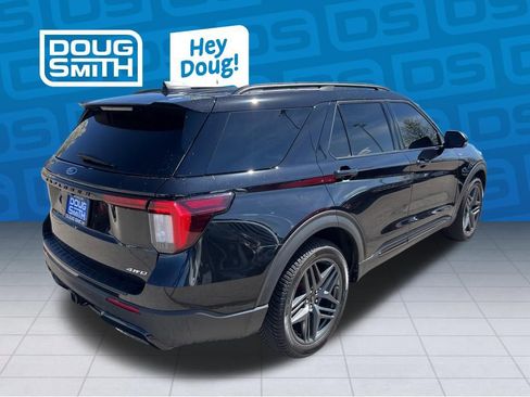 Used 2025 Ford Explorer ST-Line w/ Premium Package image 5