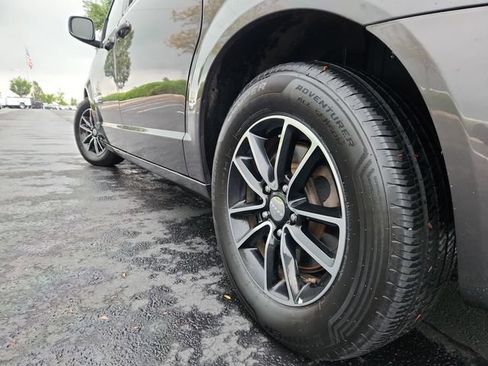 Used 2019 Dodge Grand Caravan GT FWD image 17