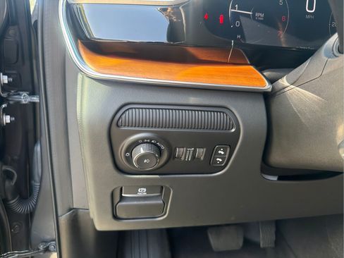 Used 2024 Jeep Grand Wagoneer Series III AWD/4WD image 44