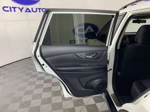 Used 2018 Nissan Rogue SV FWD image 29