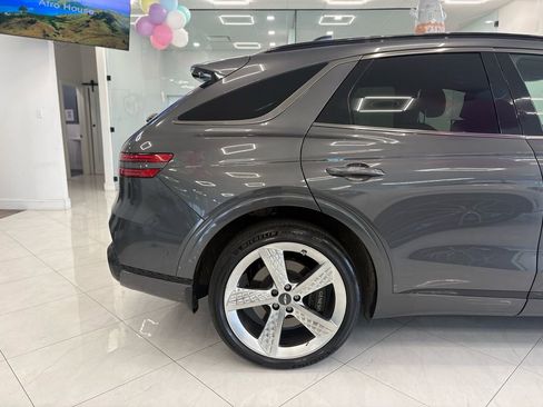 Used 2023 Genesis GV70 2.5T w/ Sport Prestige Package image 8