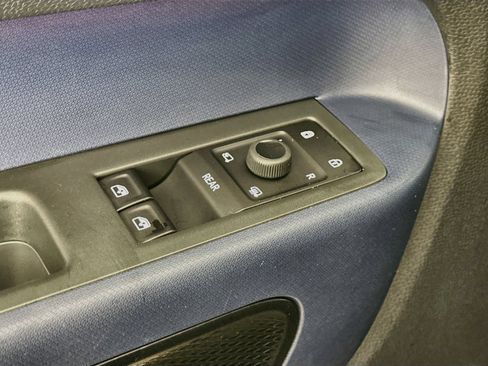 Used 2025 Volkswagen ID. Buzz Pro S RWD image 17