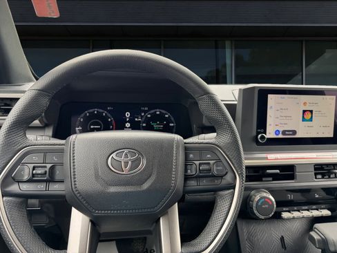 Used 2025 Toyota Tacoma TRD Off-Road AWD/4WD image 3