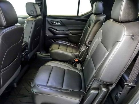 Used 2023 Chevrolet Traverse LT w/ LT Premium Package AWD/4WD image 15