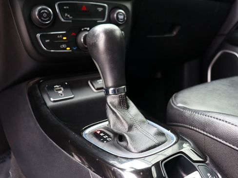Used 2019 Jeep Compass Latitude FWD image 51