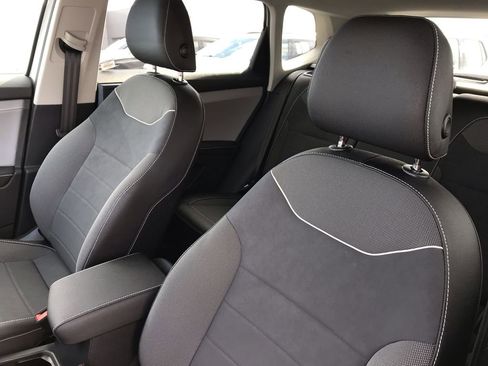 Used 2024 Volkswagen Taos SE image 11