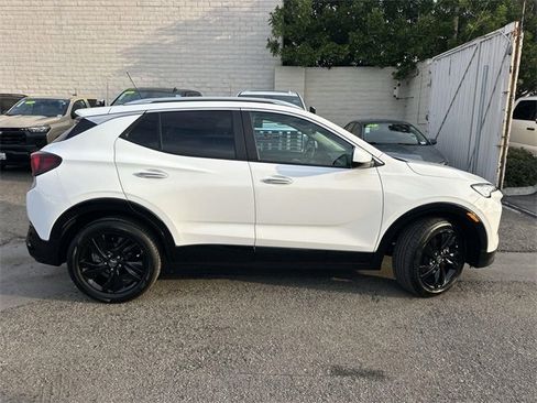 Used 2024 Buick Encore GX Sport Touring image 3