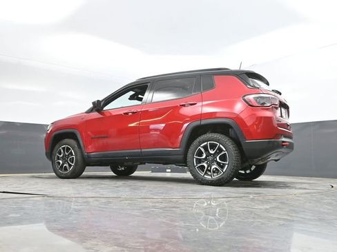 Used 2025 Jeep Compass Trailhawk AWD/4WD image 50