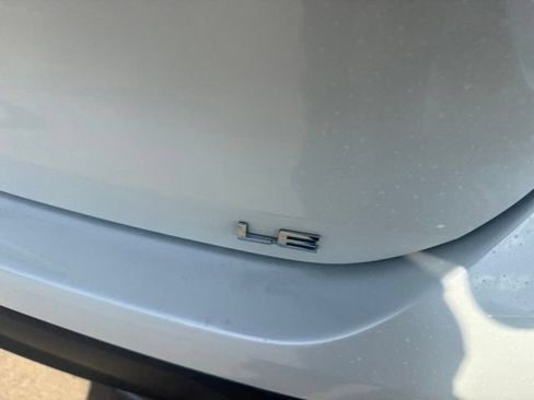 Used 2021 Toyota Highlander LE FWD image 4