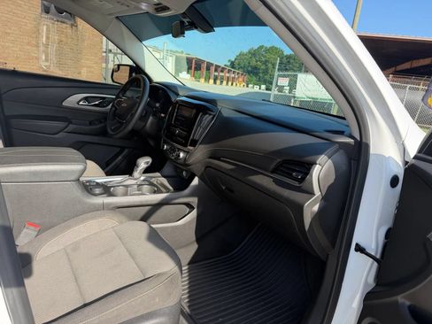 Used 2021 Chevrolet Traverse LS FWD image 11