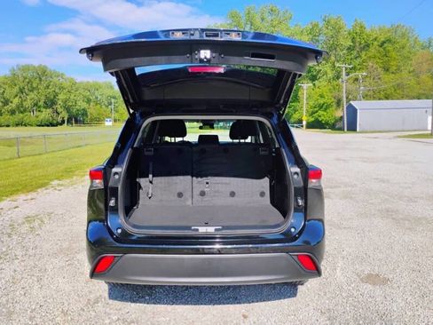 Used 2023 Toyota Highlander L FWD image 28