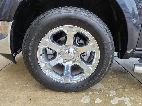 Used 2015 RAM 1500 Laramie w/ Convenience Group AWD/4WD image 9