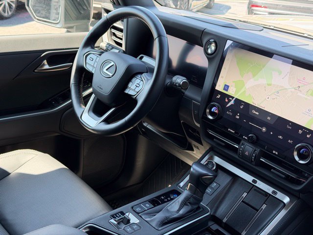 Used 2024 Lexus GX 550 AWD/4WD image 8