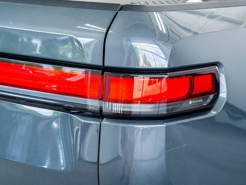 Used 2022 Rivian R1T Launch Edition image 31