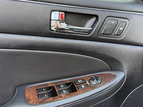 Used 2011 Hyundai Genesis 4.6 image 10