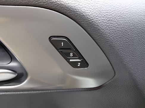 Used 2025 Chrysler Pacifica Select FWD image 11