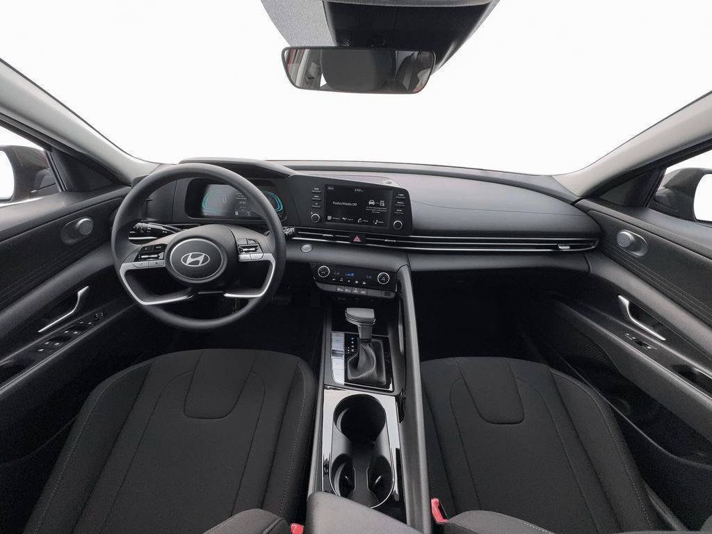 Used 2026 Hyundai Elantra Hybrid FWD image 13