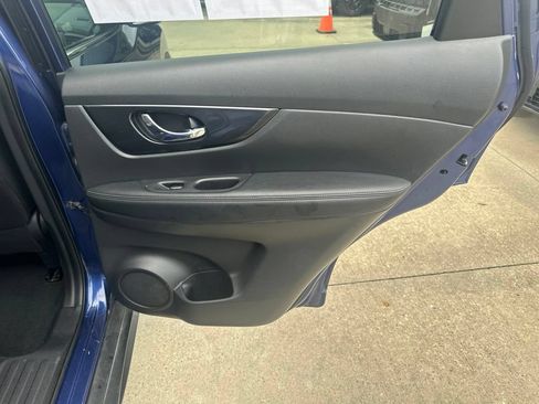 Used 2020 Nissan Rogue SV FWD image 30
