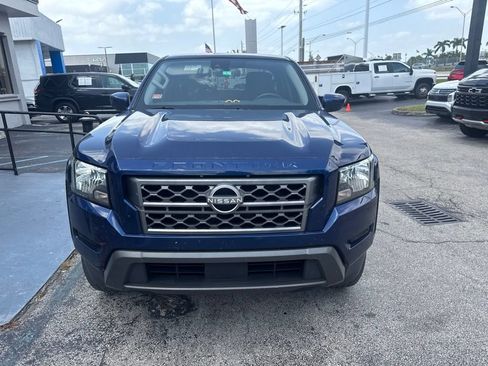 Used 2022 Nissan Frontier SV RWD image 2