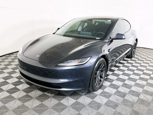 Used 2024 Tesla Model 3 Standard Range RWD image 7