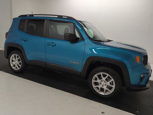Used 2022 Jeep Renegade Latitude AWD/4WD image 11