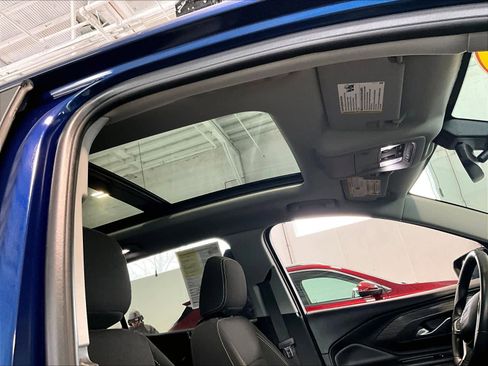 Used 2023 GMC Terrain SLE w/ Driver Convenience Package image 22