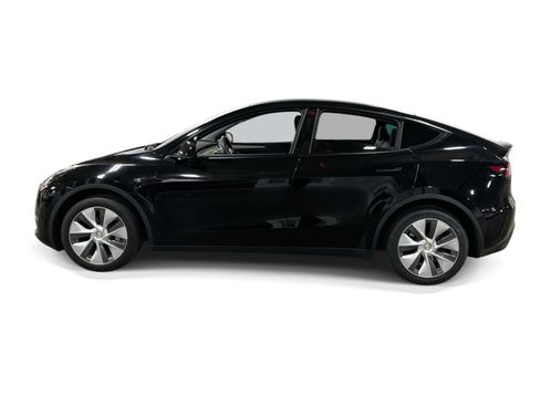 Certified 2023 Tesla Model Y Long Range AWD/4WD image 3