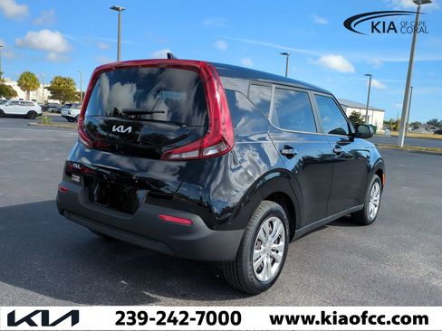 Certified 2022 Kia Soul LX image 5