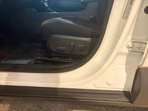 Used 2025 Hyundai Kona SEL image 23