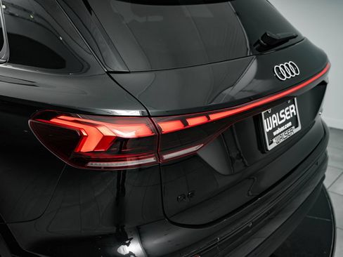 Used 2025 Audi Q6 e-tron Premium Plus w/ Premium Plus AWD/4WD image 9