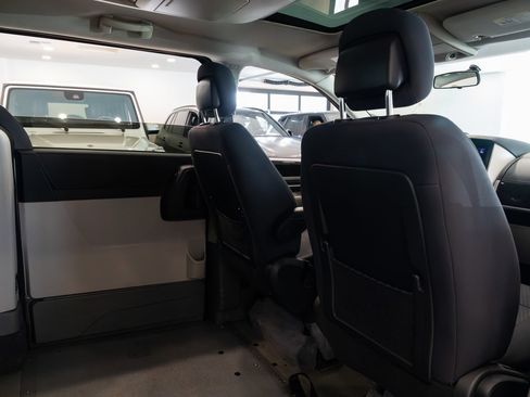 Used 2010 Dodge Grand Caravan SXT FWD image 24