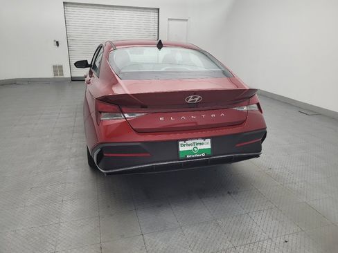 Used 2025 Hyundai Elantra SE FWD image 6