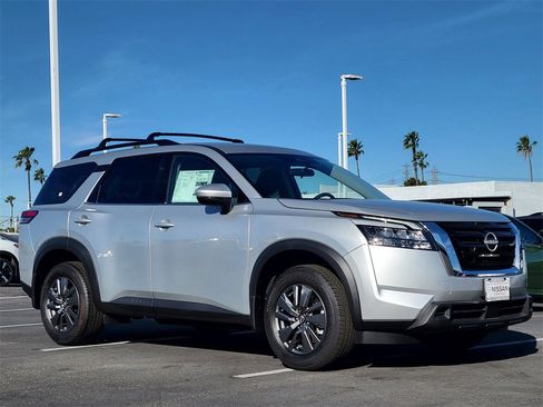 New 2025 Nissan Pathfinder SV image 8