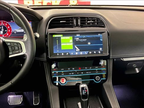 Used 2020 Jaguar F-PACE SVR image 6