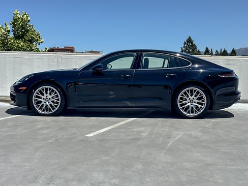 Used 2023 Porsche Panamera image 2