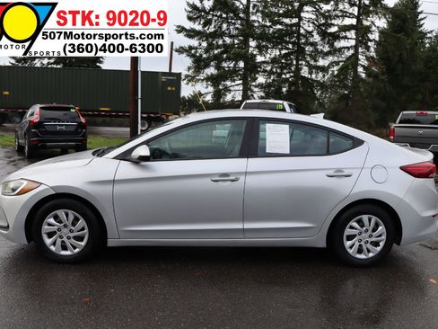 Used 2017 Hyundai Elantra SE image 4