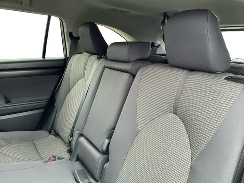 Used 2023 Toyota Highlander LE image 13