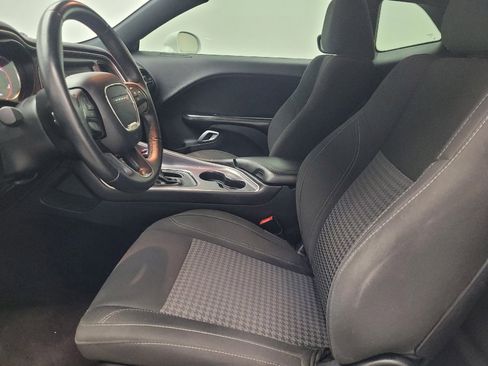 Used 2017 Dodge Challenger SXT RWD image 17