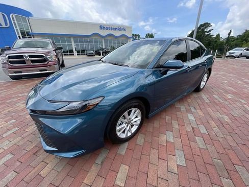 Used 2025 Toyota Camry LE FWD image 30
