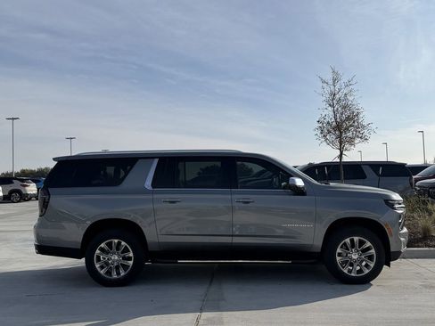 New 2026 Chevrolet Suburban Premier RWD image 4