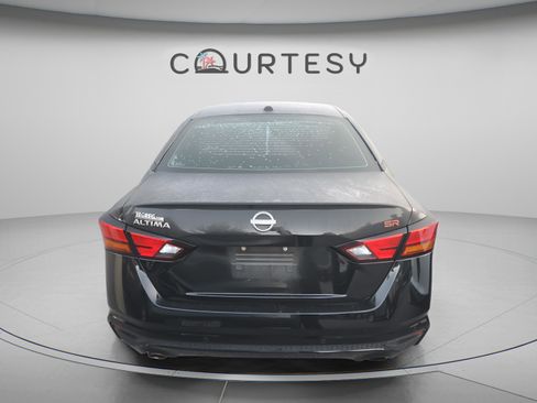 Used 2023 Nissan Altima 2.5 SR FWD image 12