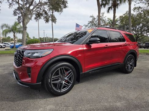 Used 2025 Ford Explorer ST-Line w/ Premium Package image 9