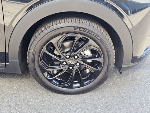 New 2027 Chevrolet Bolt RS w/ Technology Package FWD image 9
