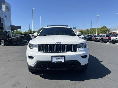 Used 2017 Jeep Grand Cherokee Laredo w/ Quick Order Package 23E AWD/4WD image 8