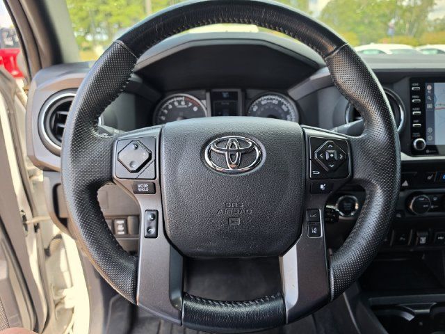 Used 2022 Toyota Tacoma TRD Sport w/ TRD Premium Sport Package AWD/4WD image 17