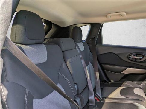 Used 2018 Jeep Cherokee Latitude image 21