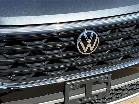 Used 2024 Volkswagen Atlas Cross Sport SE image 36