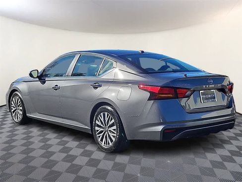 Used 2024 Nissan Altima 2.5 SV image 6