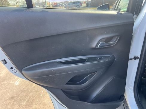 Used 2017 Chevrolet Trax LT w/ LT Convenience Package image 15